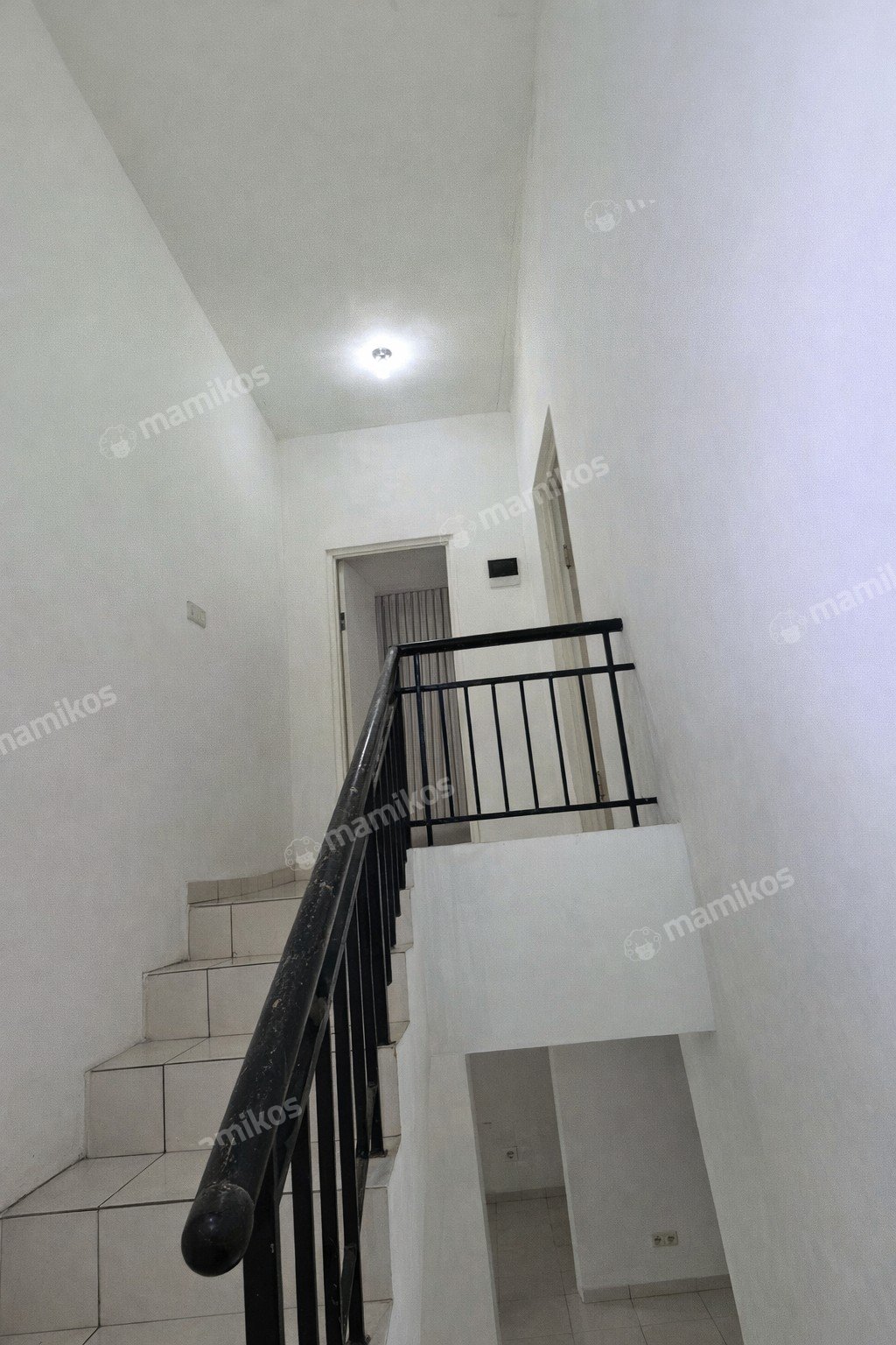 Rumah Sertifikat SHM 3 Kamar Tidur 2 Kamar Mandi Kota Wisata Jakarta Timur - Photo 4