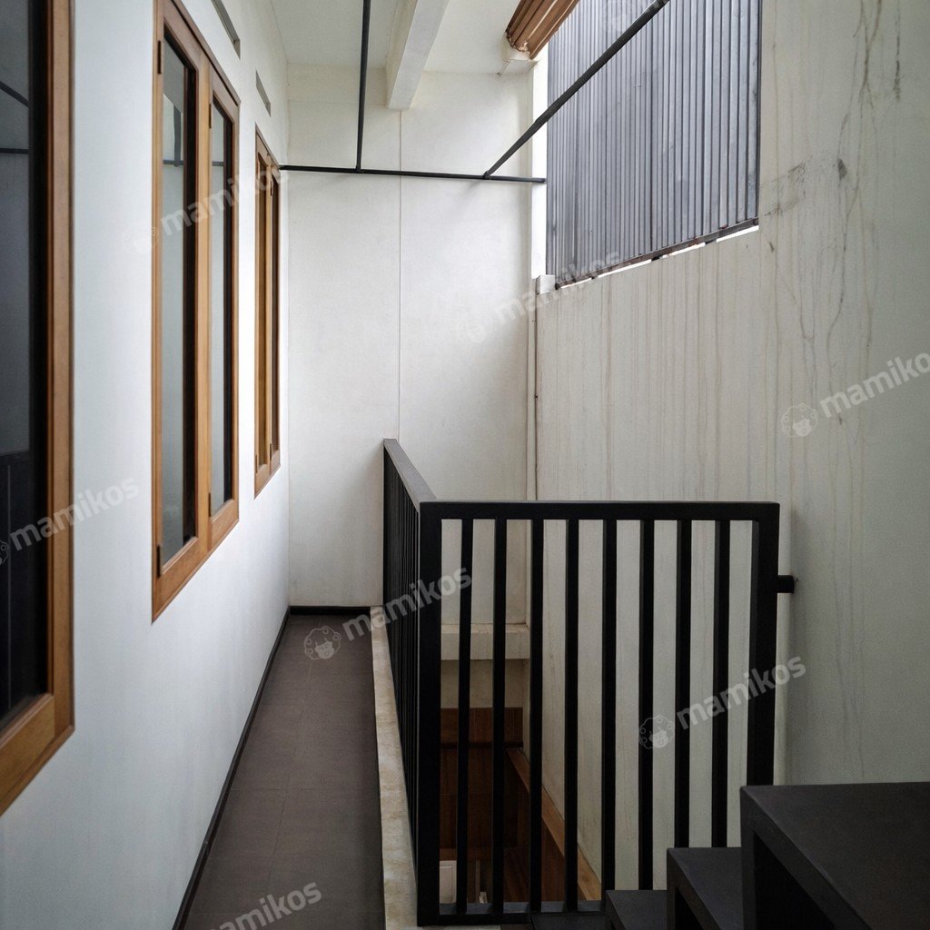 Rumah Sertifikat SHM 4 Kamar Tidur 4 Kamar Mandi Cibubur Jakarta Timur - Photo 5
