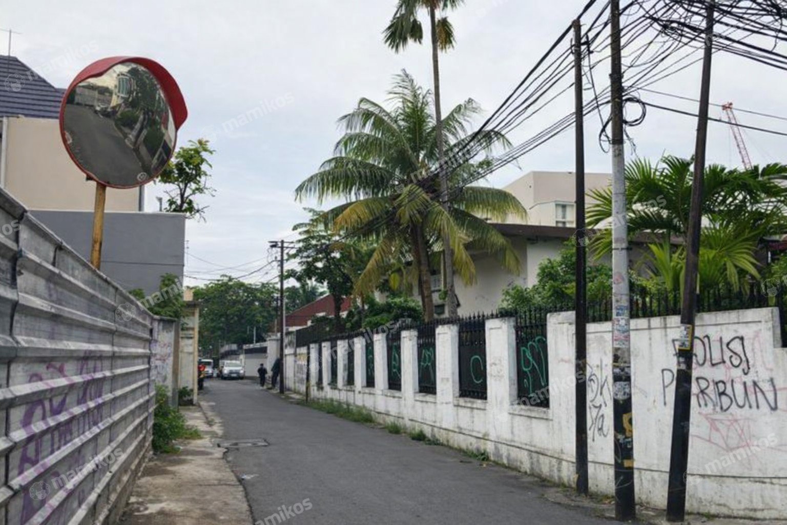 Rumah Sertifikat SHM 8 Kamar Tidur 8 Kamar Mandi Kebayoran Lama Jakarta Selatan