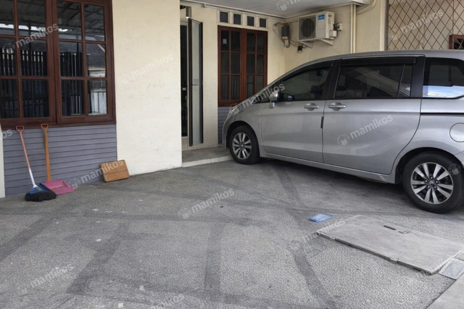 Rumah Sertifikat SHM 3 Kamar Tidur 2 Kamar Mandi Taman Kota Jakarta Barat
