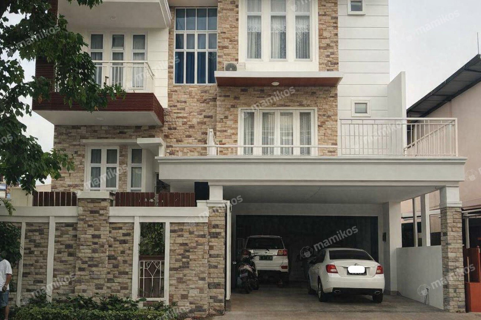 Rumah 4 Kamar Tidur 3 Kamar Mandi 2 Lantai Cibubur Jakarta Timur