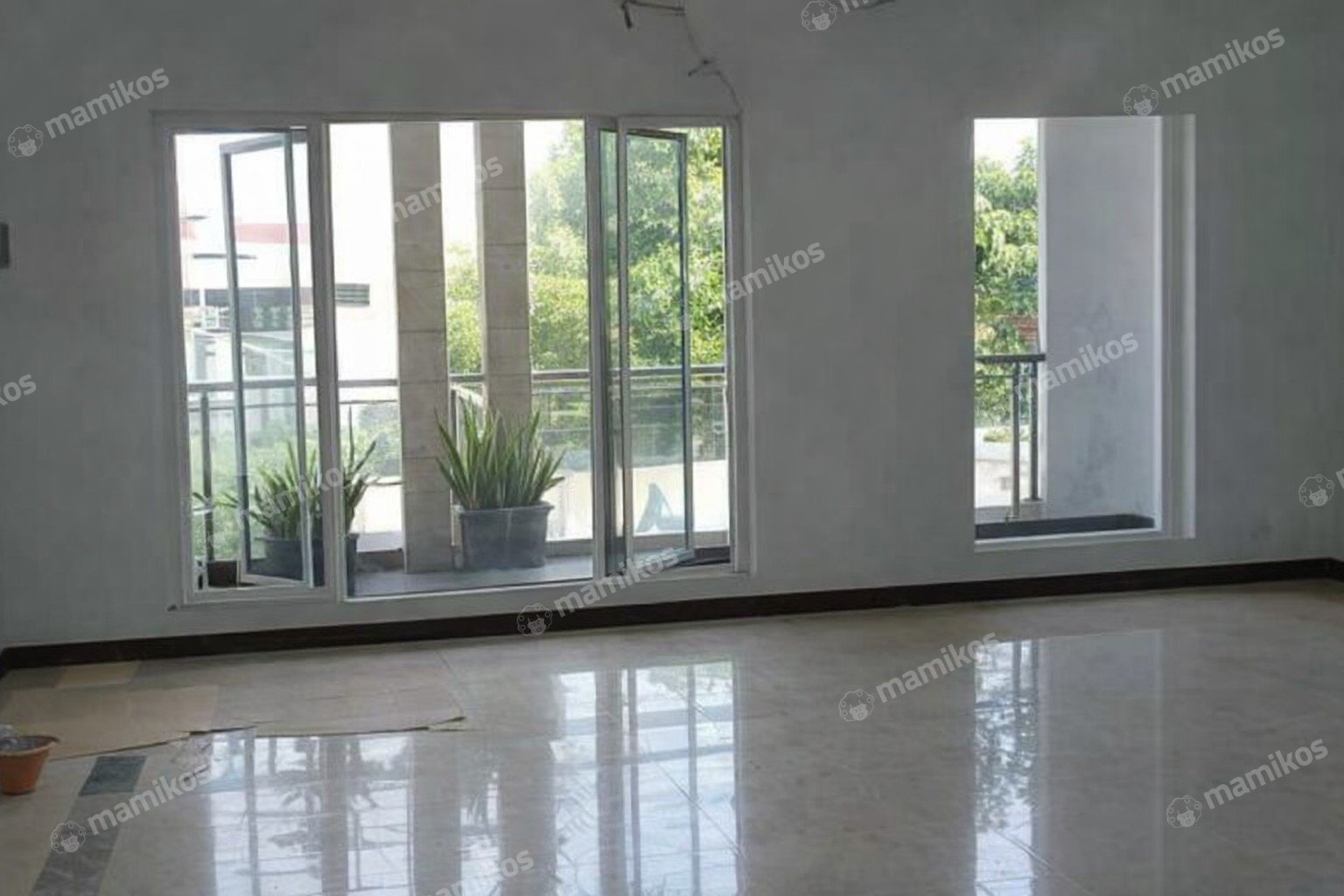 Rumah Sertifikat SHM 7 Kamar Tidur 6 Kamar Mandi Taman Surya Jakarta Barat