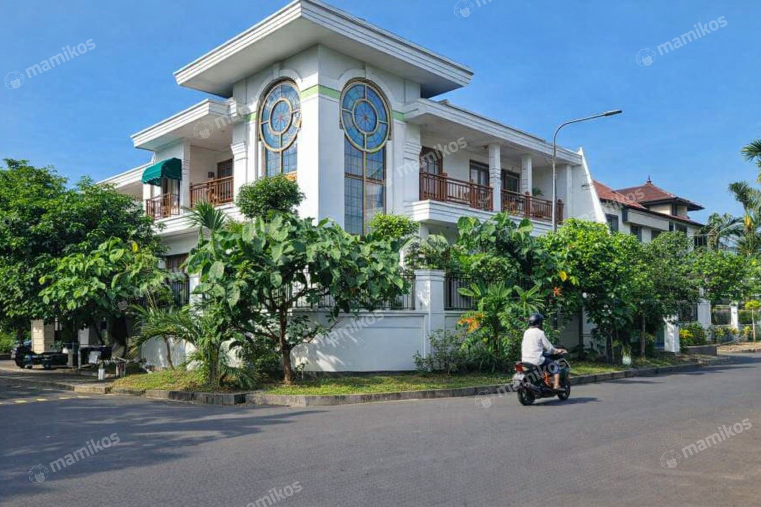 Rumah Sertifikat SHM 6 Kamar Tidur 4 Kamar Mandi Kembangan Jakarta Barat