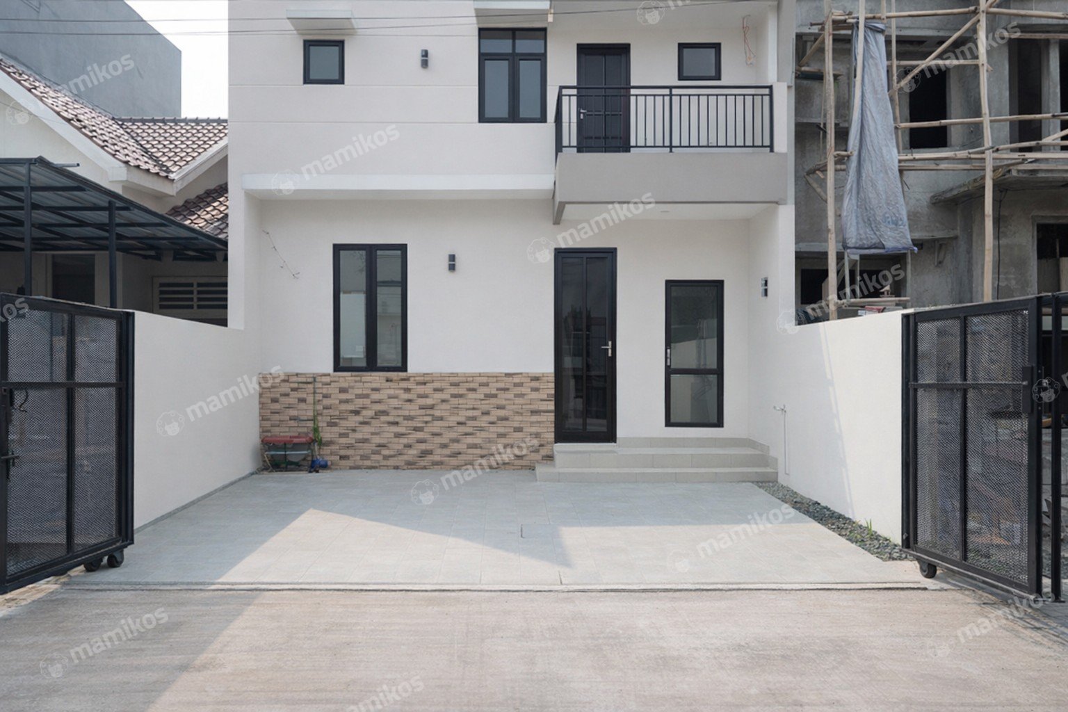 Rumah Sertifikat SHM 4 Kamar Tidur 4 Kamar Mandi Metland Puri Jakarta Barat