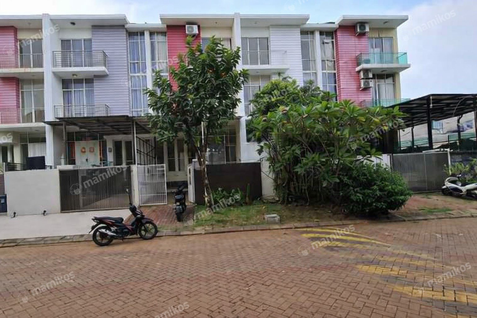 Rumah Sertifikat SHM 4 Kamar Tidur 4 Kamar Mandi Pantai Indah Kapuk Jakarta Utara
