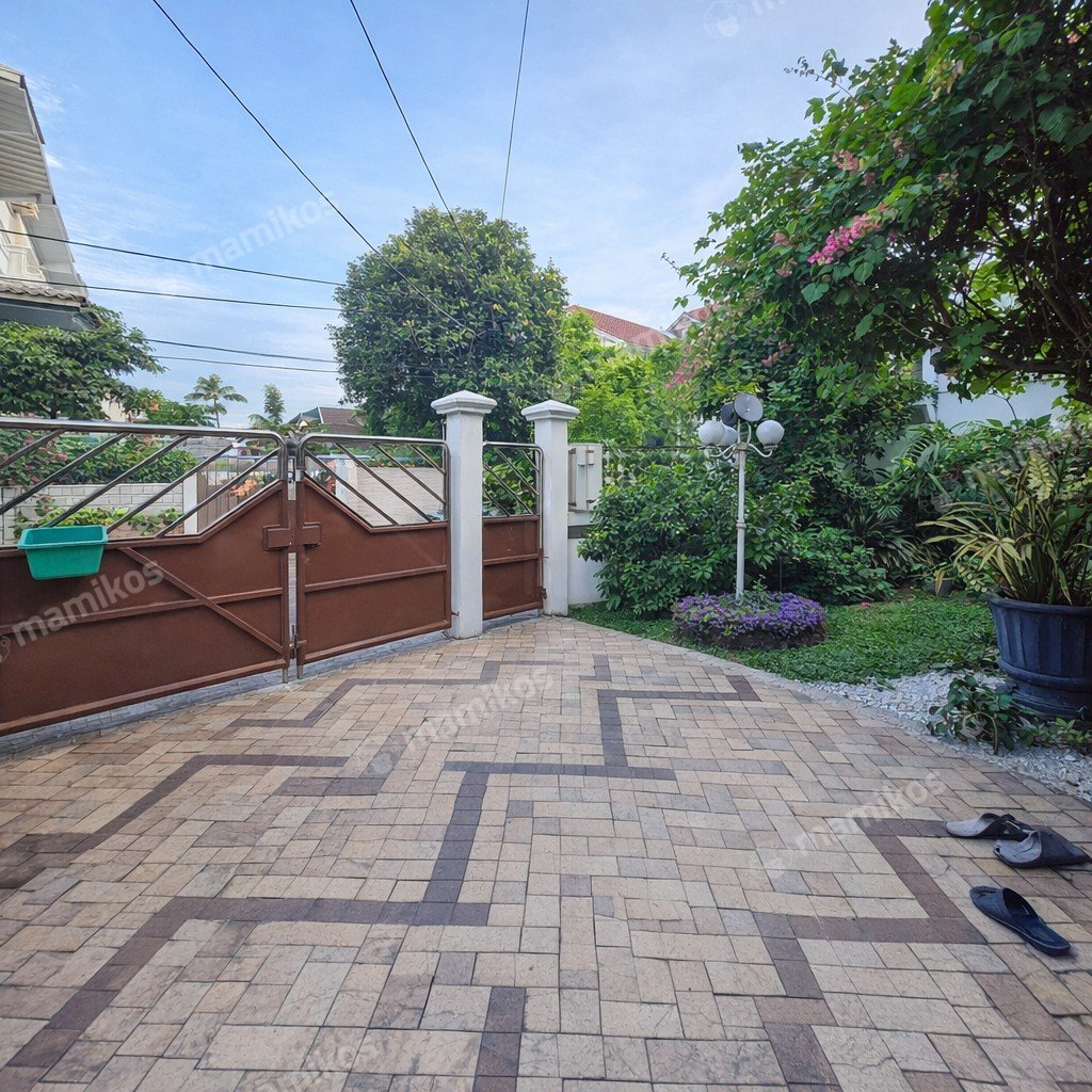 Rumah Sertifikat SHM 4 Kamar Tidur 3 Kamar Mandi Puri Indah Jakarta Barat - Photo 2