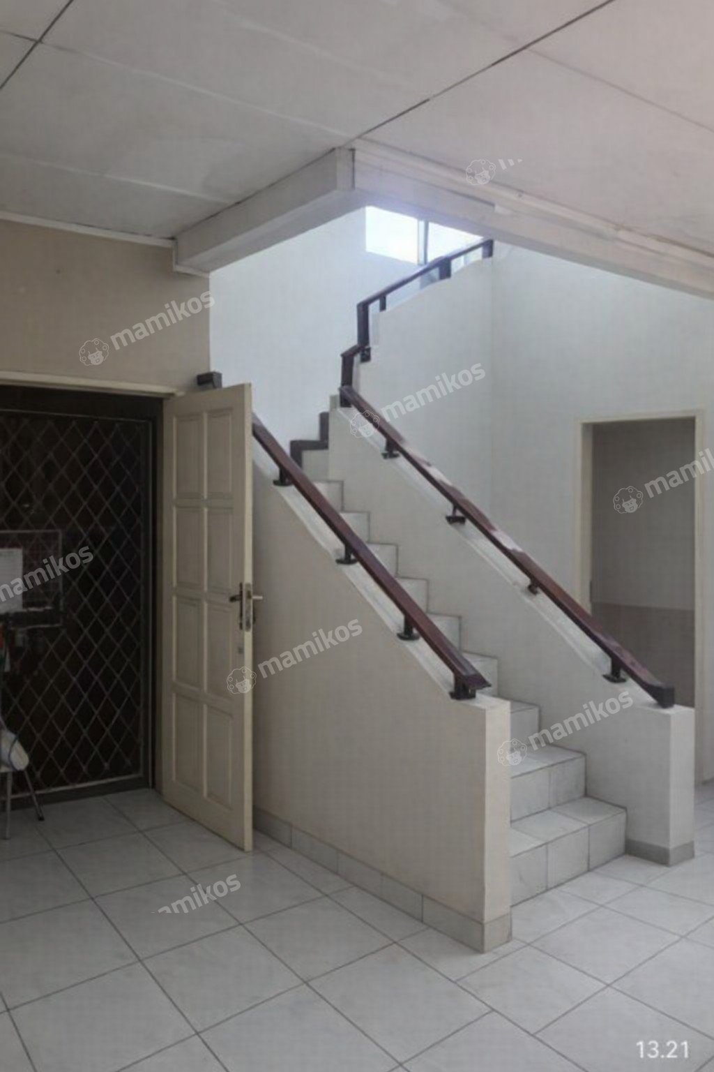Rumah Sertifikat SHM 4 Kamar Tidur 3 Kamar Mandi Taman Surya Jakarta Barat - Photo 4