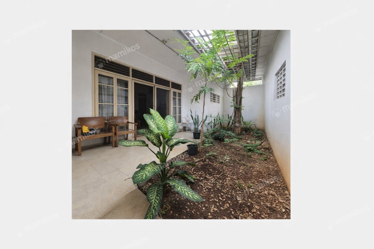 Rumah Sertifikat SHM 5 Kamar Tidur 3 Kamar Mandi Guntur Jakarta Selatan