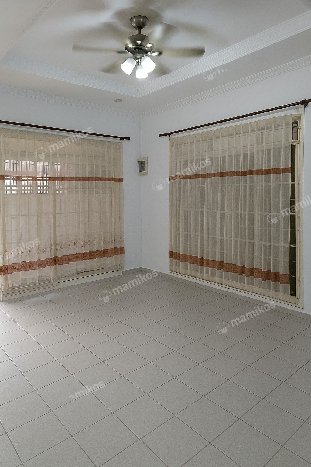Rumah Sertifikat SHM 4 Kamar Tidur 2 Kamar Mandi Kebon Jeruk Jakarta Barat - Photo 2