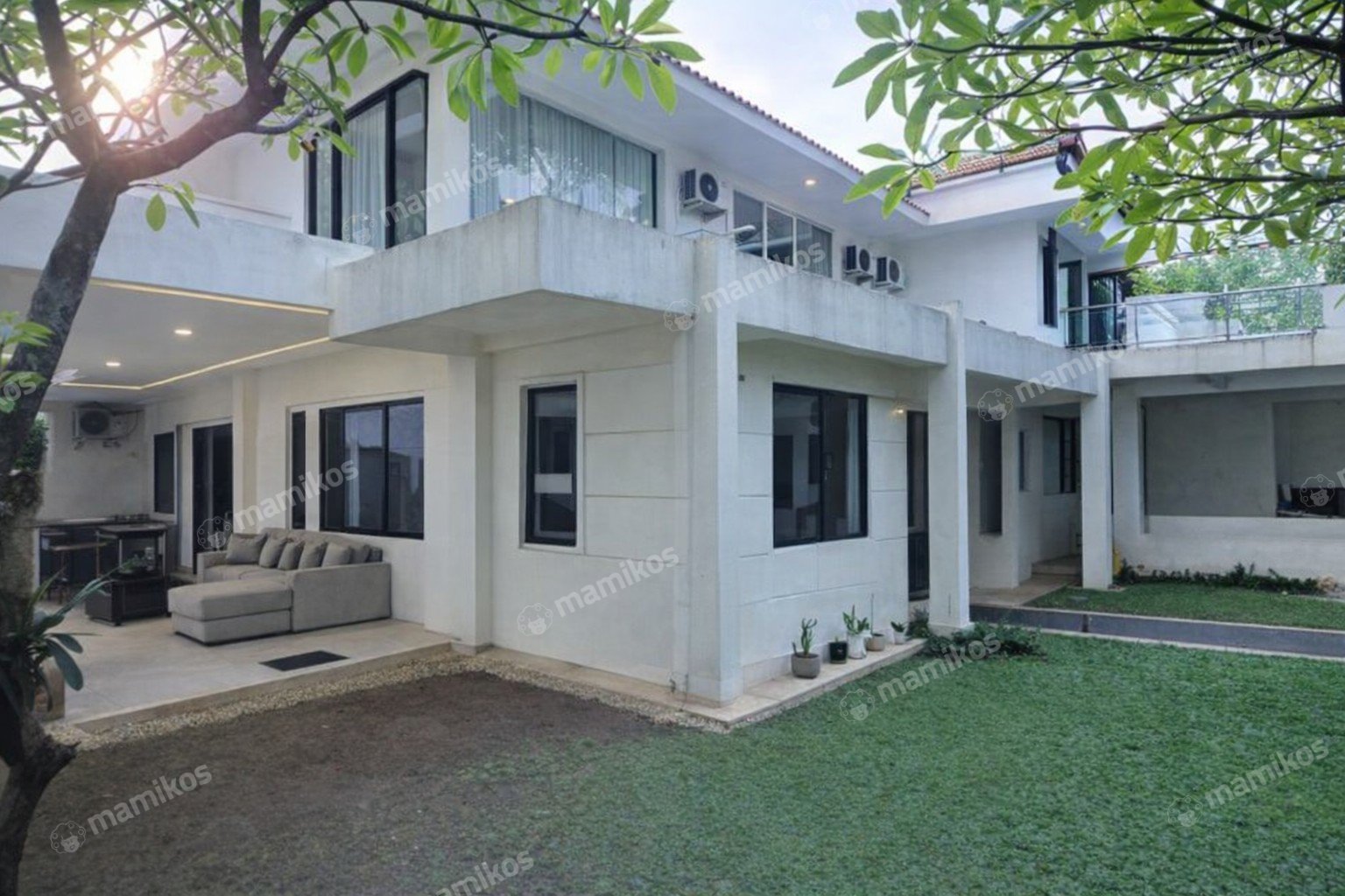 Rumah Sertifikat SHM 9 Kamar Tidur 4 Kamar Mandi Kebayoran Baru Jakarta Selatan