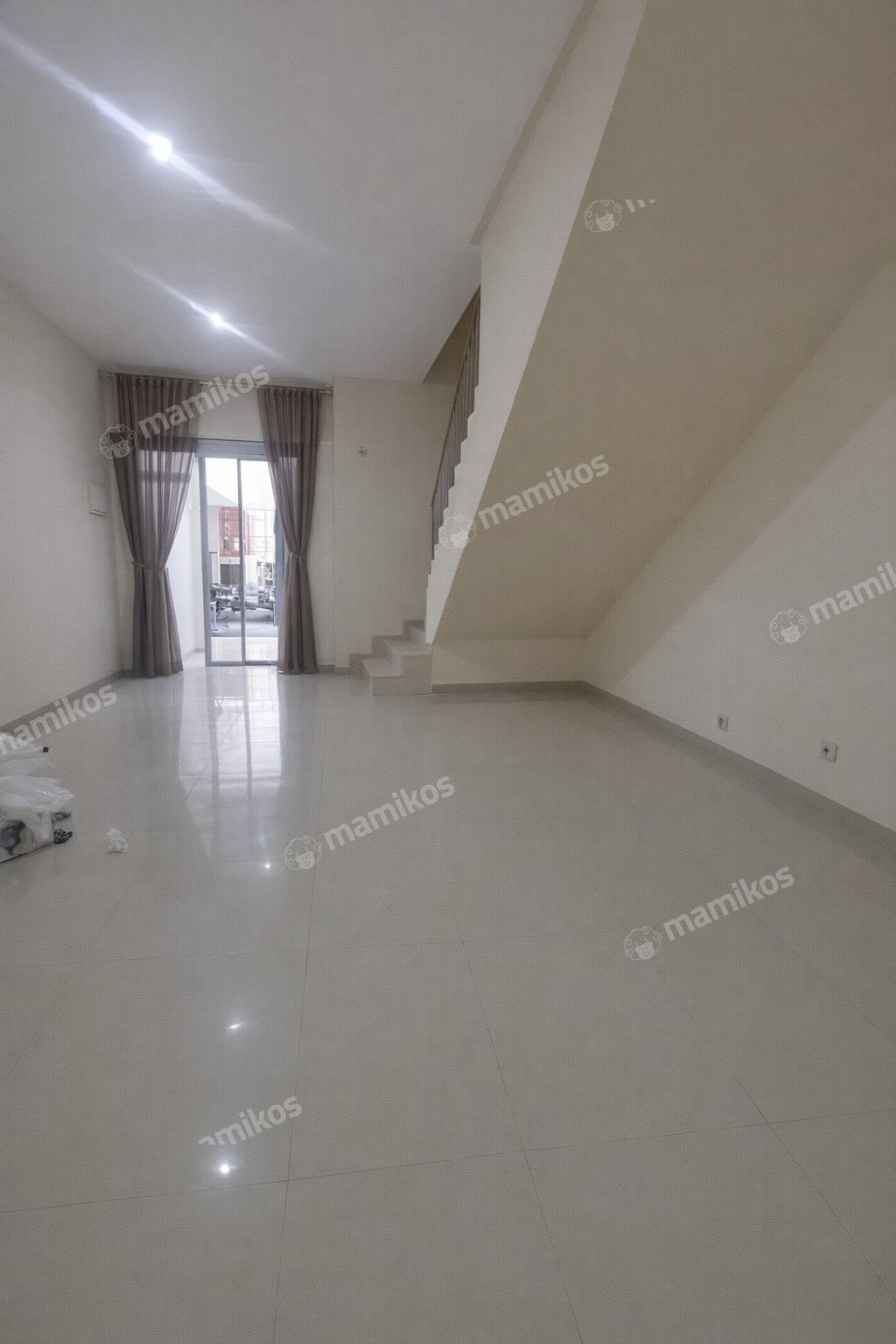 Rumah Sertifikat HGB 2 Kamar Tidur 3 Kamar Mandi Green Lake City Jakarta Barat - Photo 2