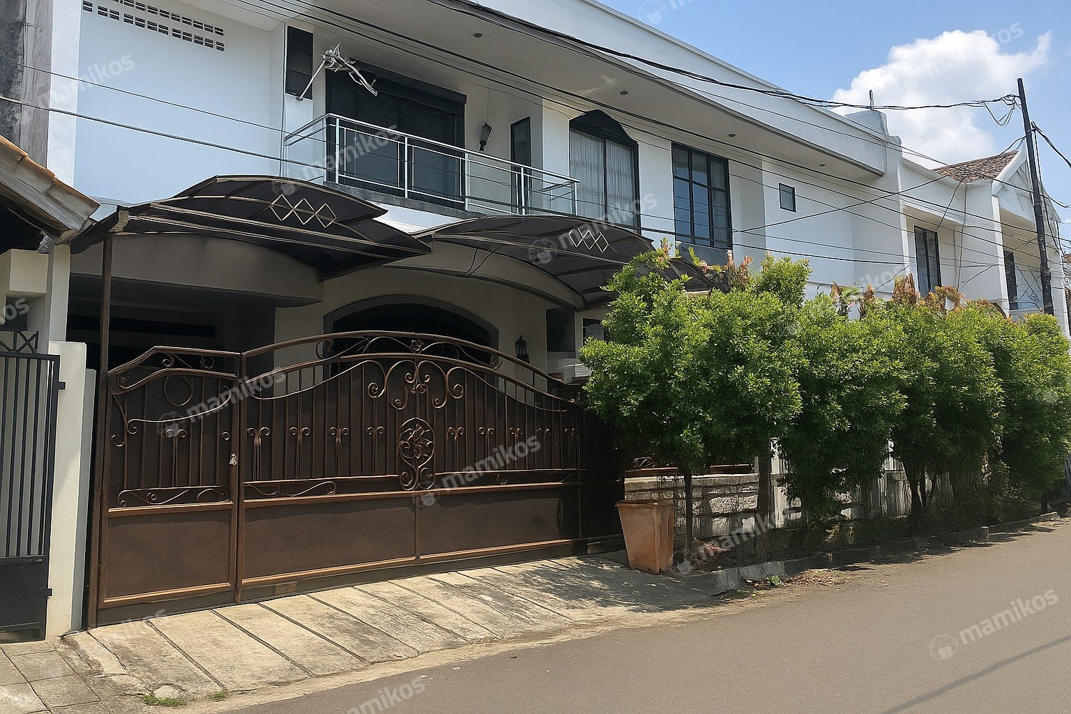 Rumah Sertifikat SHM 4 Kamar Tidur 4 Kamar Mandi Pulomas Jakarta Timur