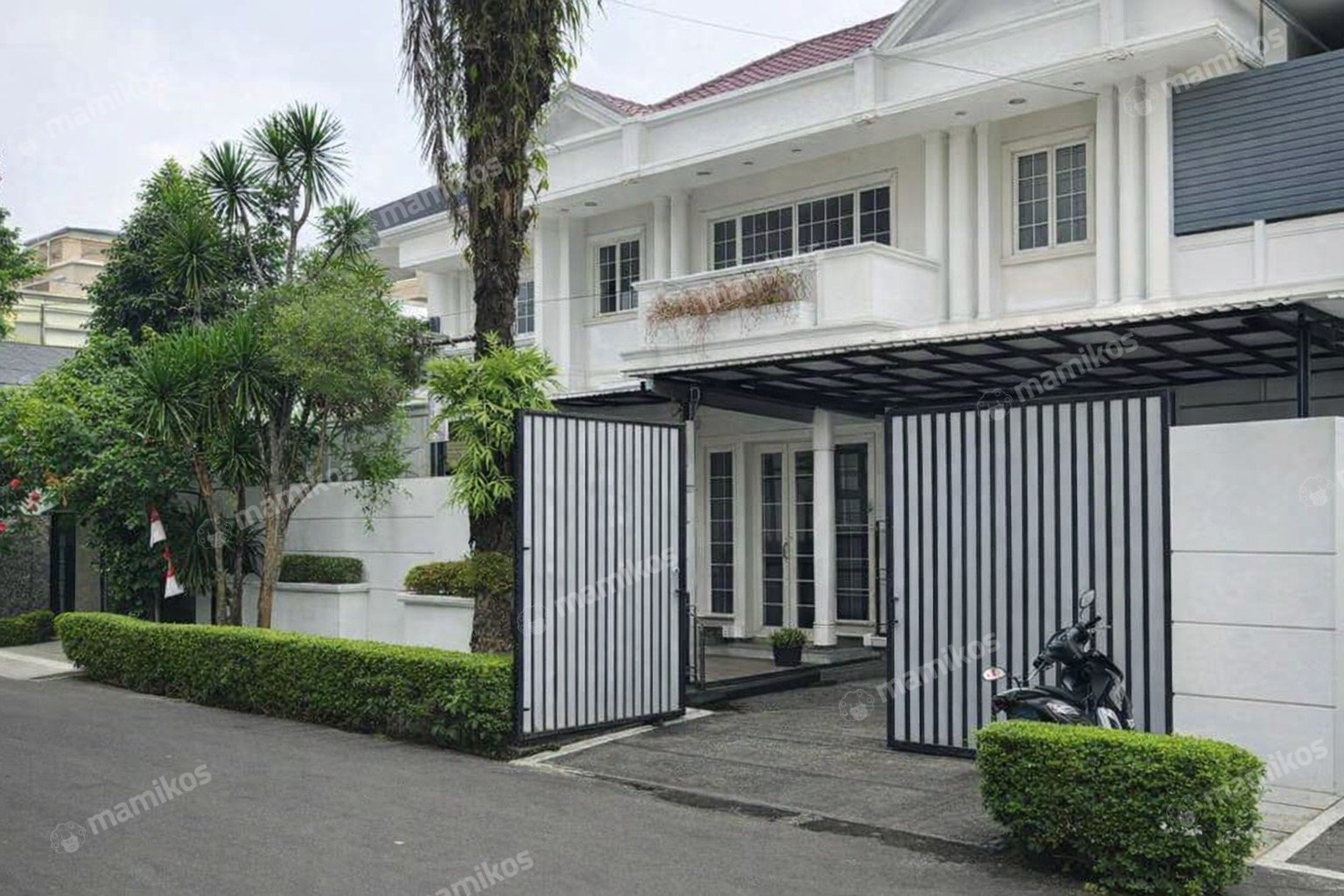 Rumah Sertifikat SHM 4 Kamar Tidur 4 Kamar Mandi Mega Kuningan Jakarta Selatan