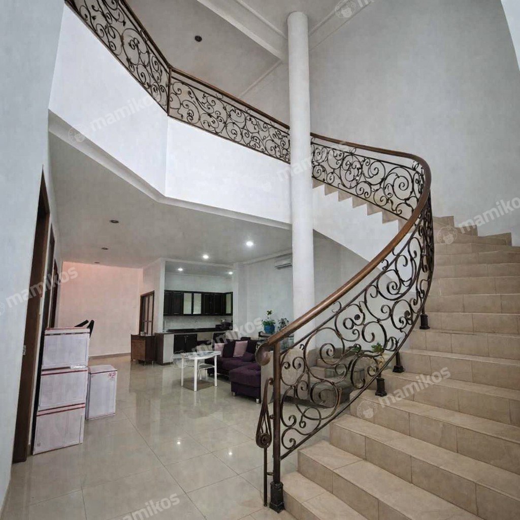 Rumah Sertifikat SHM 5 Kamar Tidur 2 Kamar Mandi Permata Buana Jakarta Barat - Photo 2