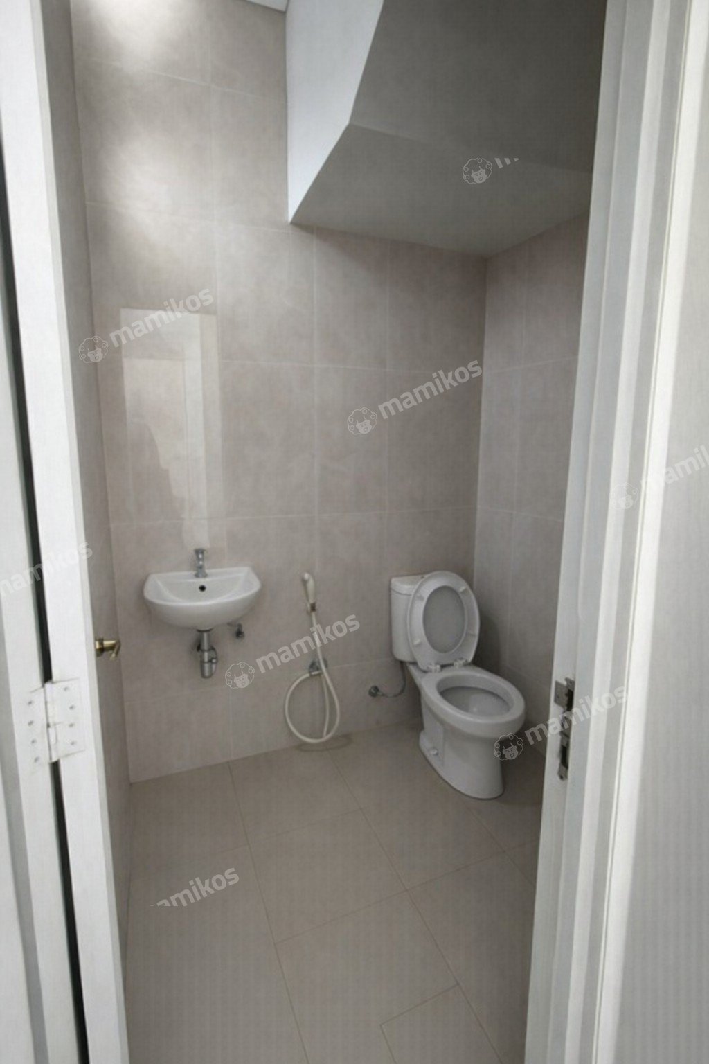 Rumah Sertifikat SHM 3 Kamar Tidur 2 Kamar Mandi Kota Wisata Jakarta Timur - Photo 4