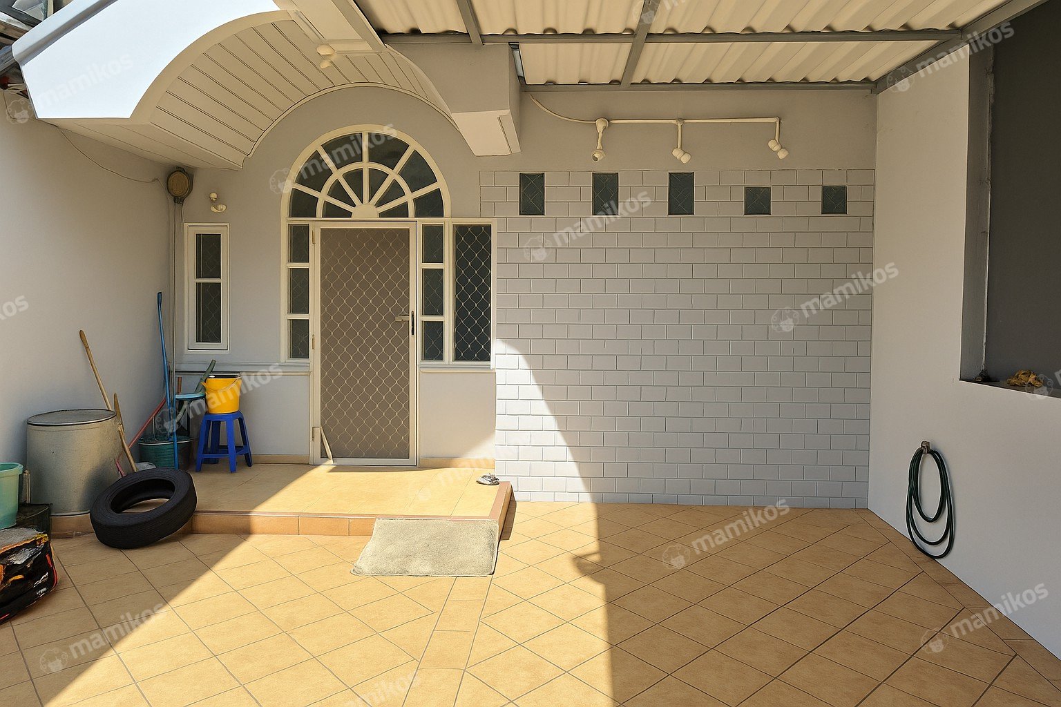 Rumah Sertifikat SHM 4 Kamar Tidur 3 Kamar Mandi Taman Surya Jakarta Barat