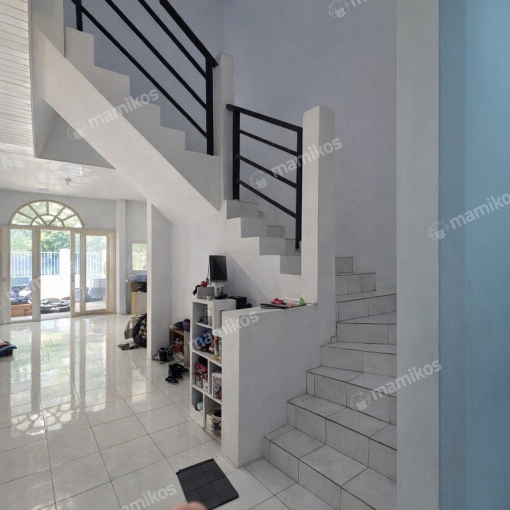 Rumah Sertifikat SHM 4 Kamar Tidur 3 Kamar Mandi Taman Surya Jakarta Barat - Photo 4