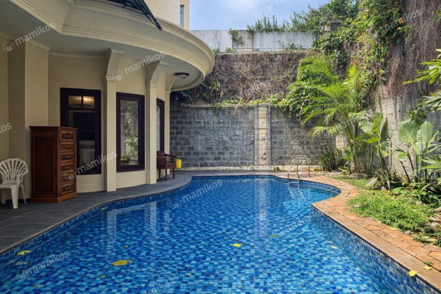 Rumah Sertifikat SHM 7 Kamar Tidur 5 Kamar Mandi Kemang Jakarta Selatan