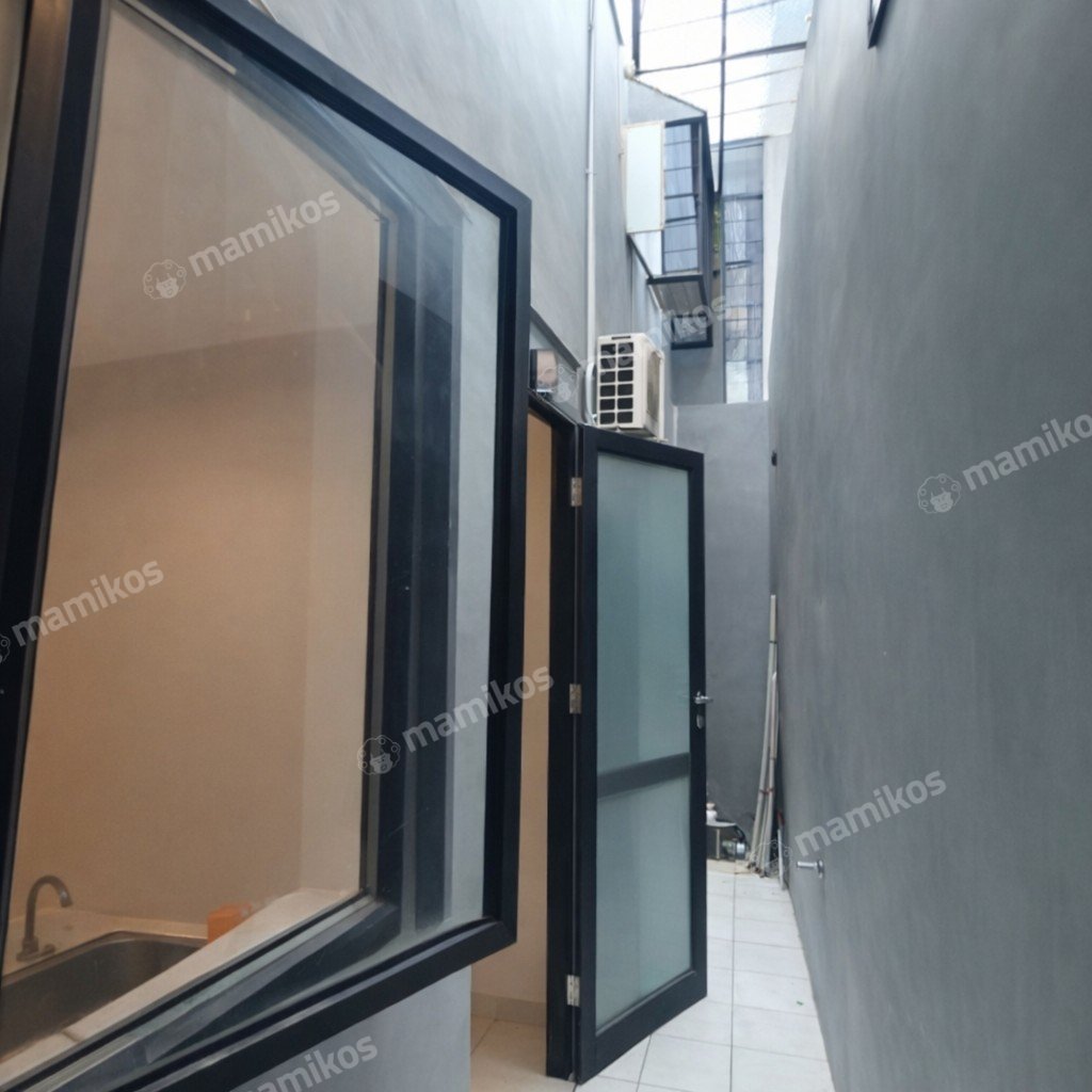 Rumah Sertifikat SHM 3 Kamar Tidur 3 Kamar Mandi Kebon Jeruk Jakarta Barat - Photo 3