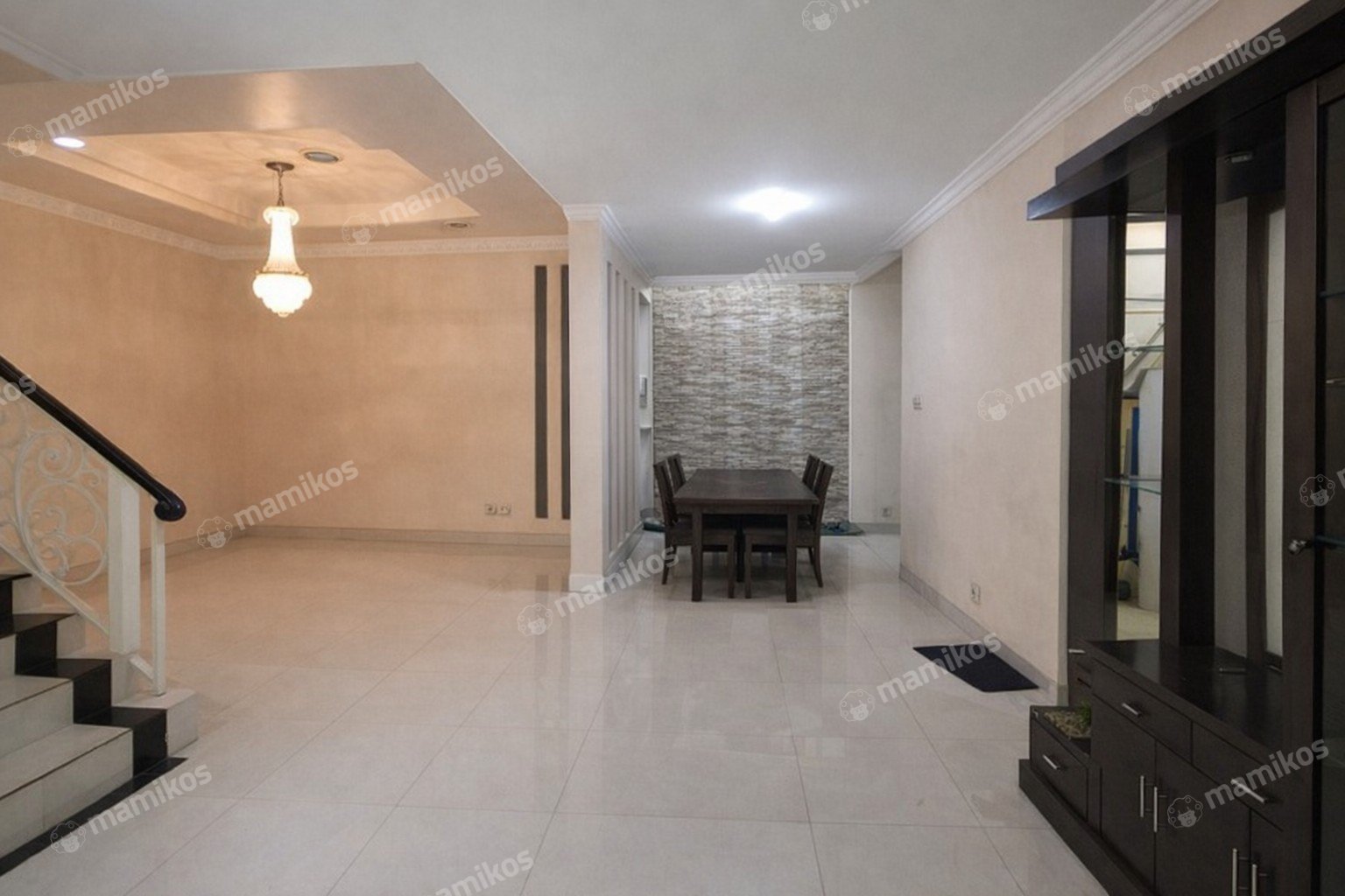 Rumah Sertifikat SHM 4 Kamar Tidur 4 Kamar Mandi Kota Wisata Jakarta Timur