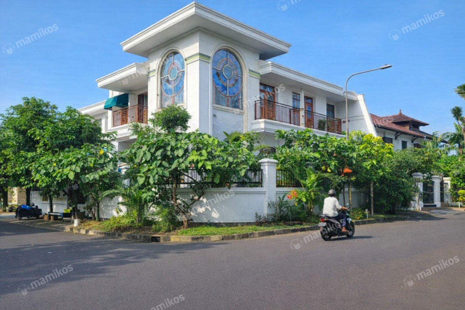 Rumah Sertifikat SHM 6 Kamar Tidur 4 Kamar Mandi Kembangan Jakarta Barat