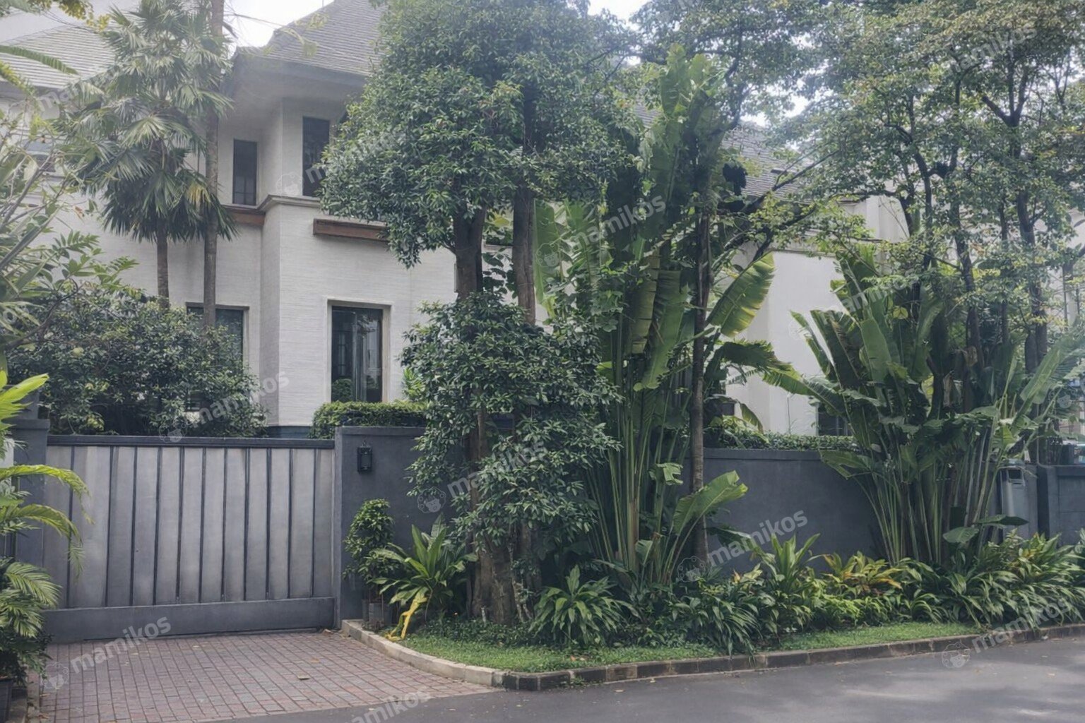 Rumah Sertifikat HGB 6 Kamar Tidur 4 Kamar Mandi Permata Buana Jakarta Barat