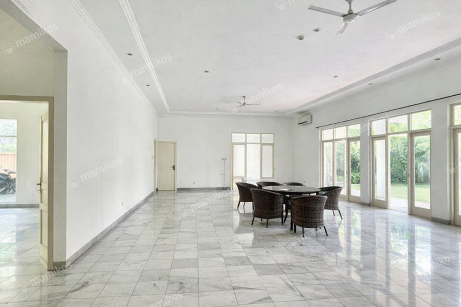 Rumah Sertifikat SHM 6 Kamar Tidur 5 Kamar Mandi Kemang Jakarta Selatan