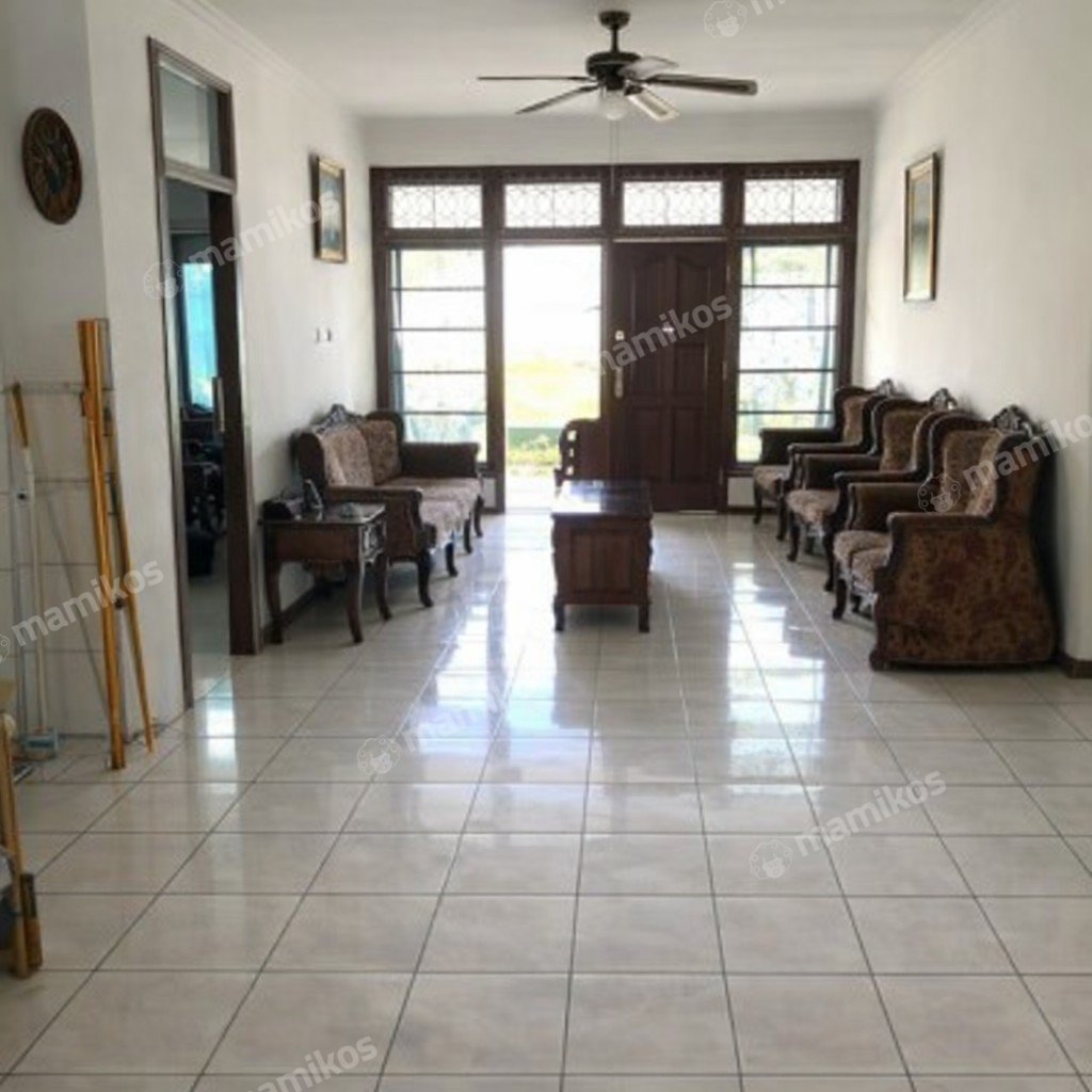 Rumah Sertifikat SHM 7 Kamar Tidur 4 Kamar Mandi Tanjung Duren Jakarta Barat - Photo 2