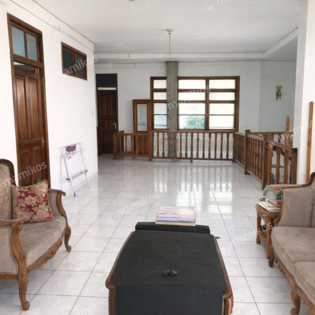 Rumah Sertifikat SHM 7 Kamar Tidur 4 Kamar Mandi Tanjung Duren Jakarta Barat - Photo 3