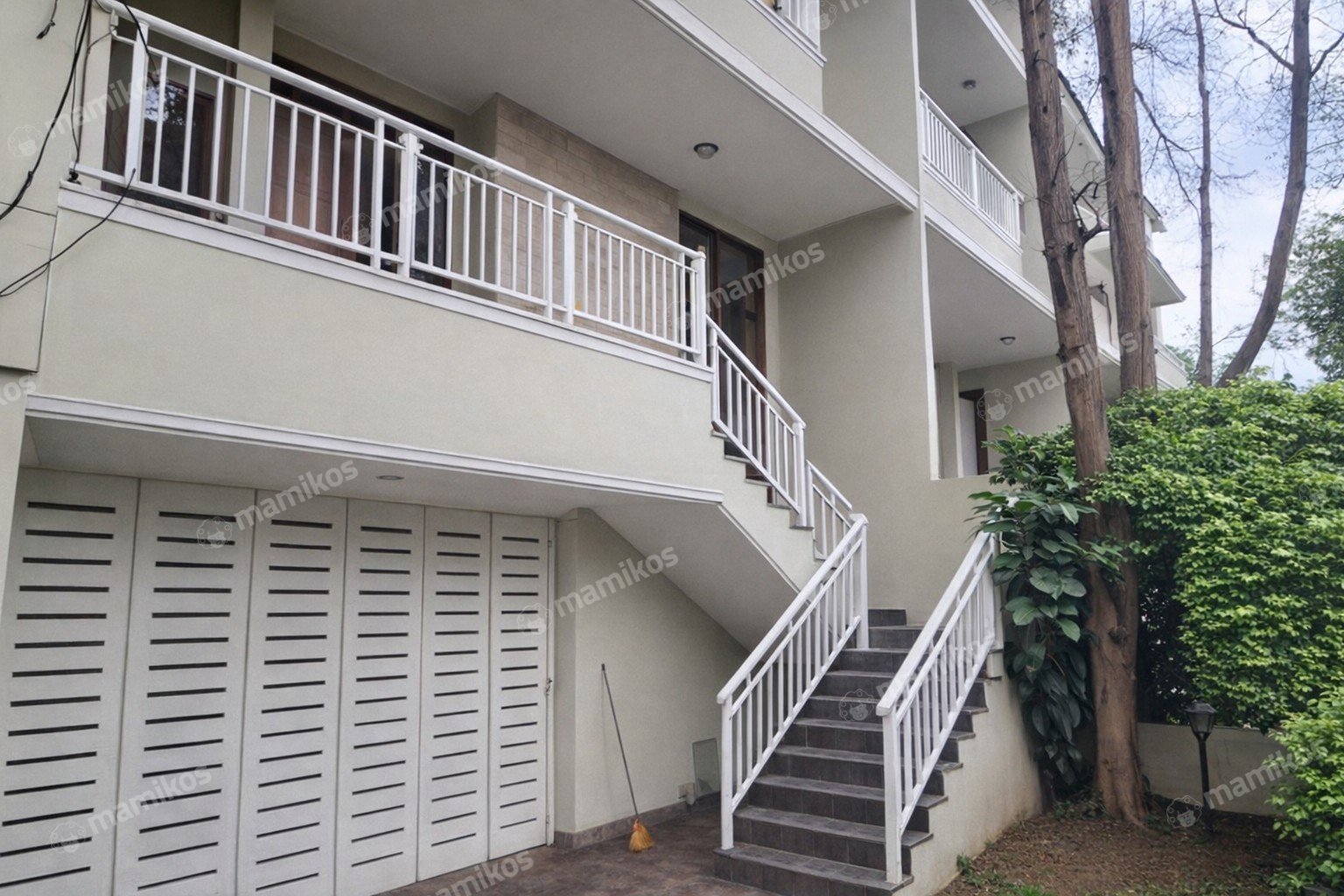 Rumah Sertifikat SHM 3 Kamar Tidur 3 Kamar Mandi Kemang Jakarta Selatan