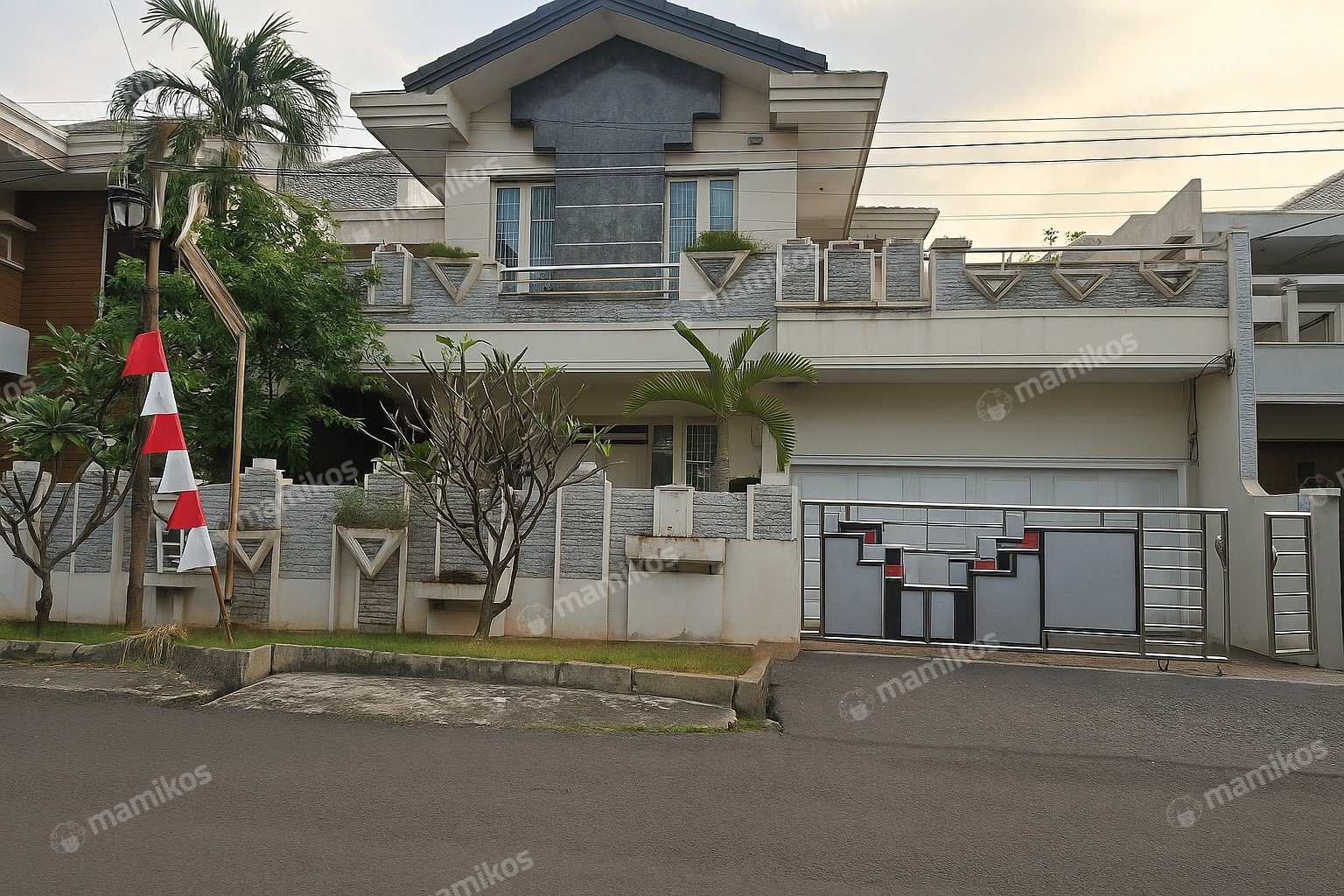Rumah Sertifikat SHM 6 Kamar Tidur 5 Kamar Mandi Puri Indah Jakarta Barat