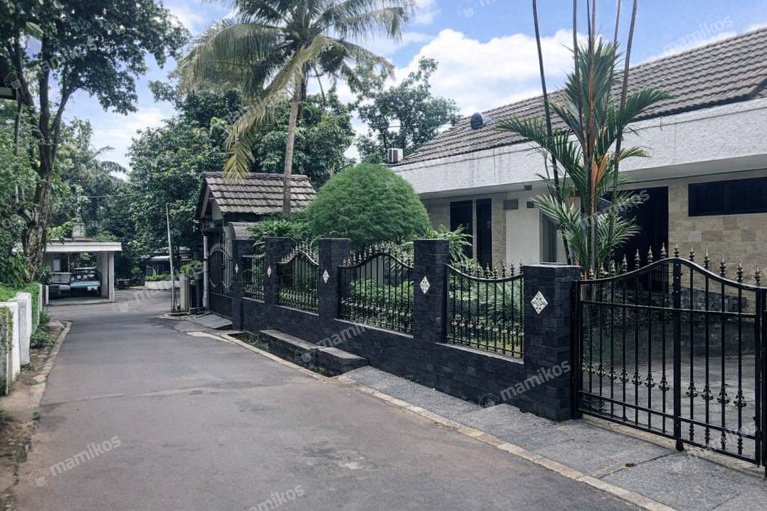 Rumah Sertifikat SHM 9 Kamar Tidur 9 Kamar Mandi Tebet Jakarta Selatan