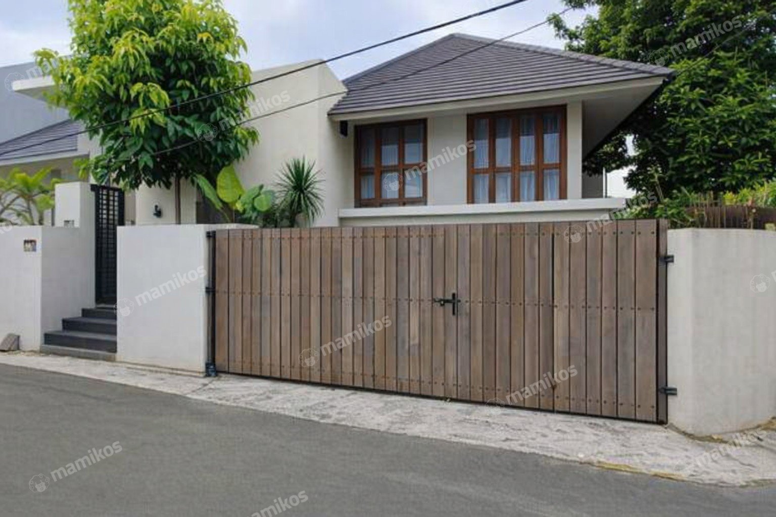 Rumah Sertifikat SHM 5 Kamar Tidur 4 Kamar Mandi Joglo Jakarta Barat