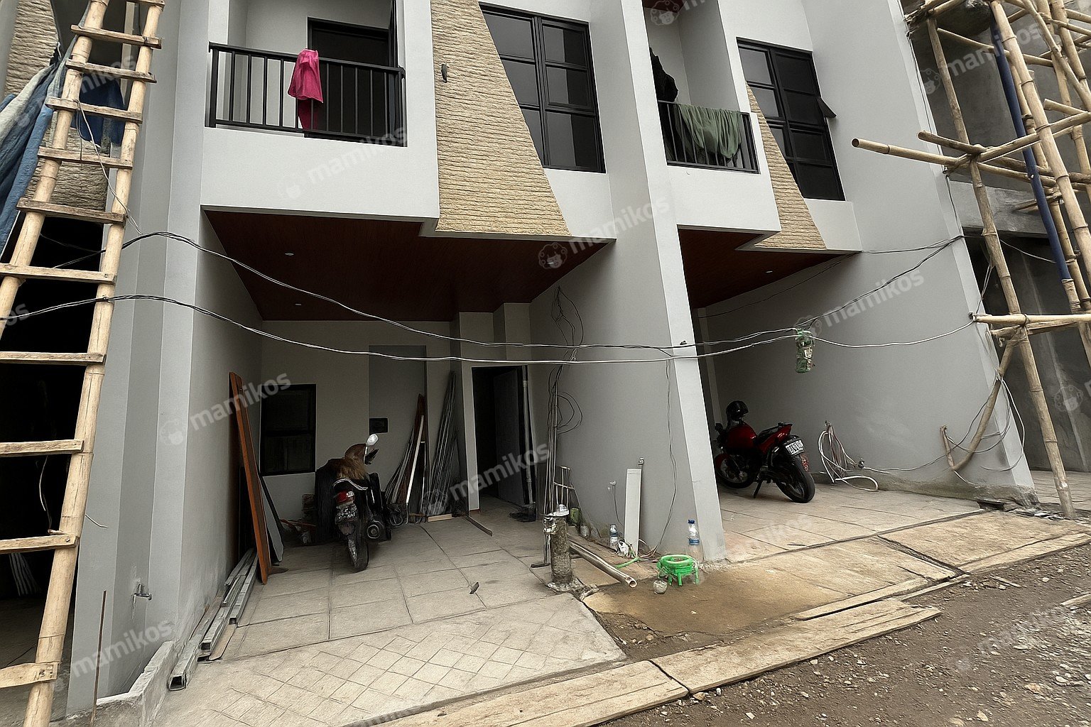Rumah Sertifikat SHM 3 Kamar Tidur 3 Kamar Mandi Jatinegara Jakarta Timur