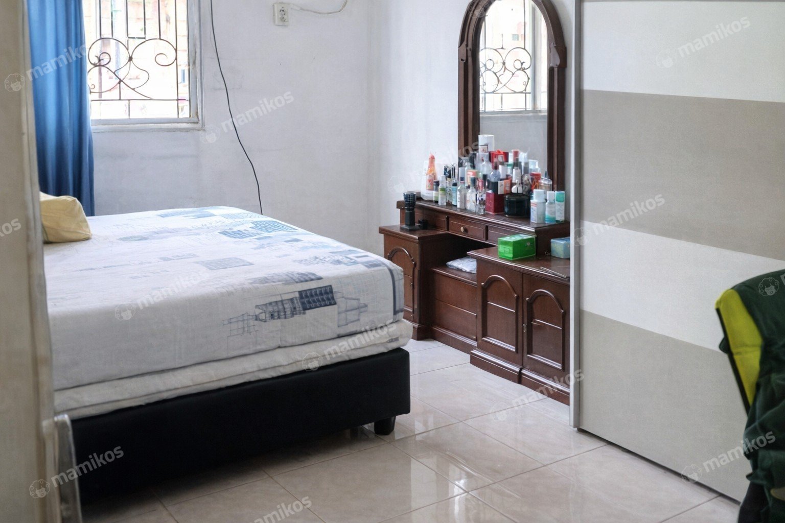 Rumah Sertifikat SHM 5 Kamar Tidur 3 Kamar Mandi Green Ville Jakarta Barat