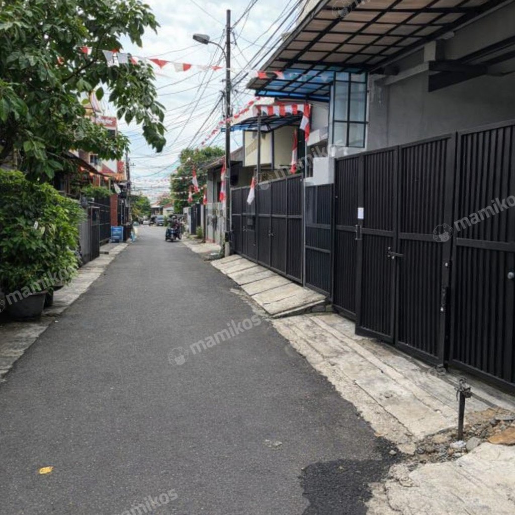 Rumah Sertifikat SHM 5 Kamar Tidur 4 Kamar Mandi Tomang Jakarta Barat - Photo 2