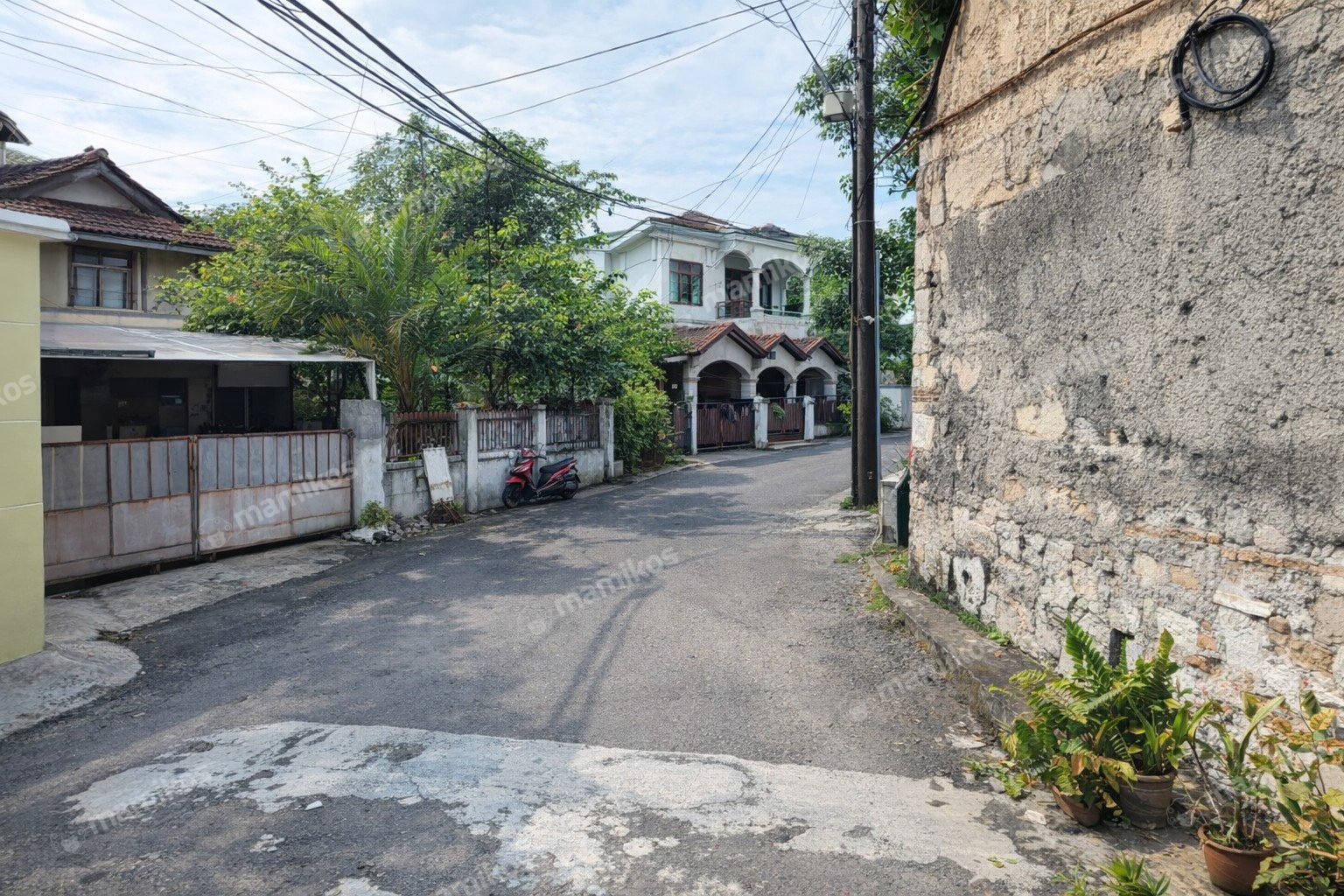 Rumah Sertifikat SHM 3 Kamar Tidur 2 Kamar Mandi Pondok Bambu Jakarta Timur - Photo 2