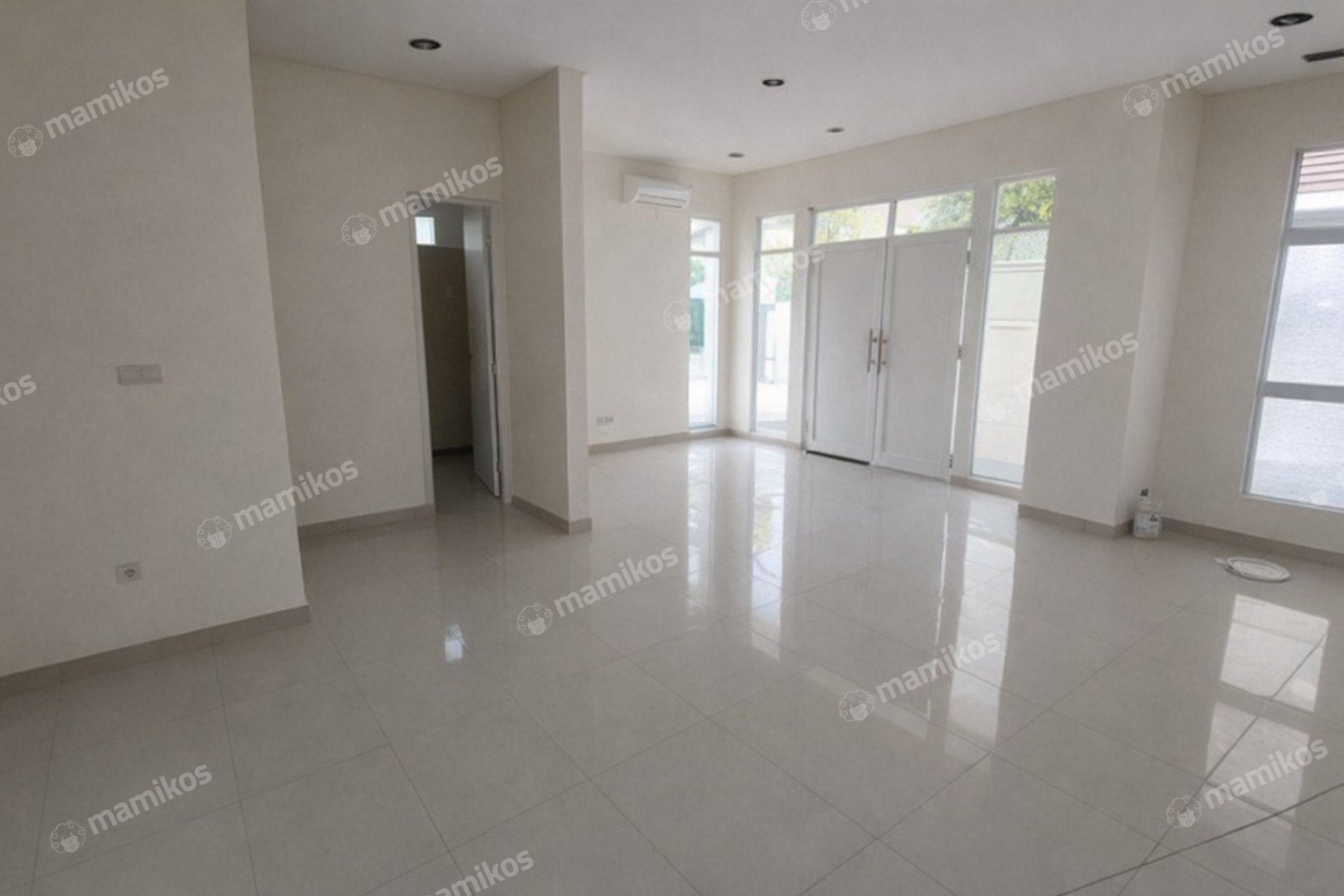 Rumah Sertifikat SHM 4 Kamar Tidur 3 Kamar Mandi Green Lake City Jakarta Barat - Photo 2