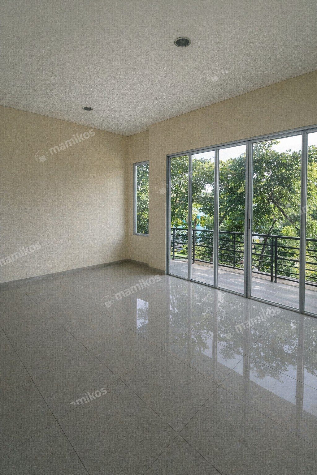 Rumah Sertifikat SHM 4 Kamar Tidur 3 Kamar Mandi Green Lake City Jakarta Barat - Photo 4