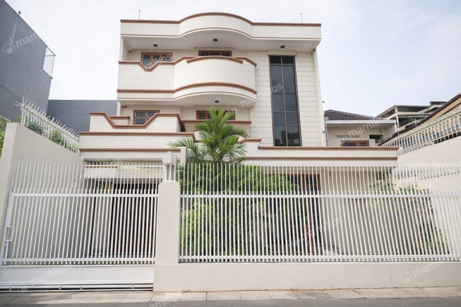 Rumah Sertifikat SHM 5 Kamar Tidur 3 Kamar Mandi Tamansari Jakarta Barat