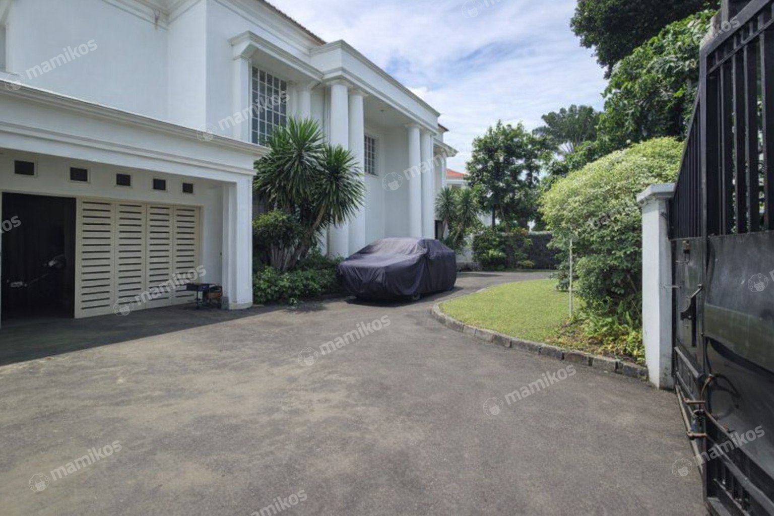 Rumah Sertifikat SHM 6 Kamar Tidur 6 Kamar Mandi Senopati Jakarta Selatan