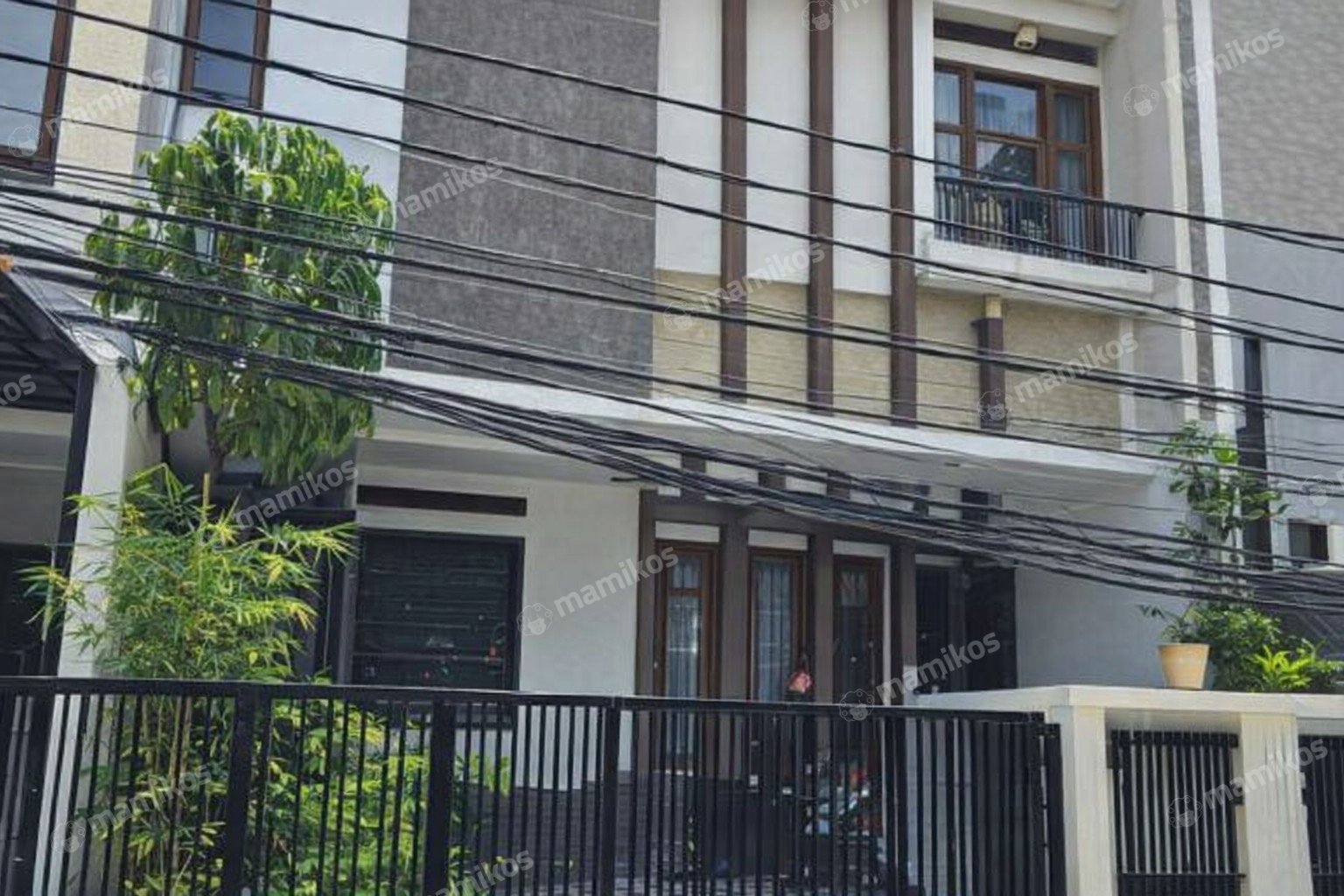 Rumah Sertifikat SHM 3 Kamar Tidur 3 Kamar Mandi Green Ville Jakarta Barat