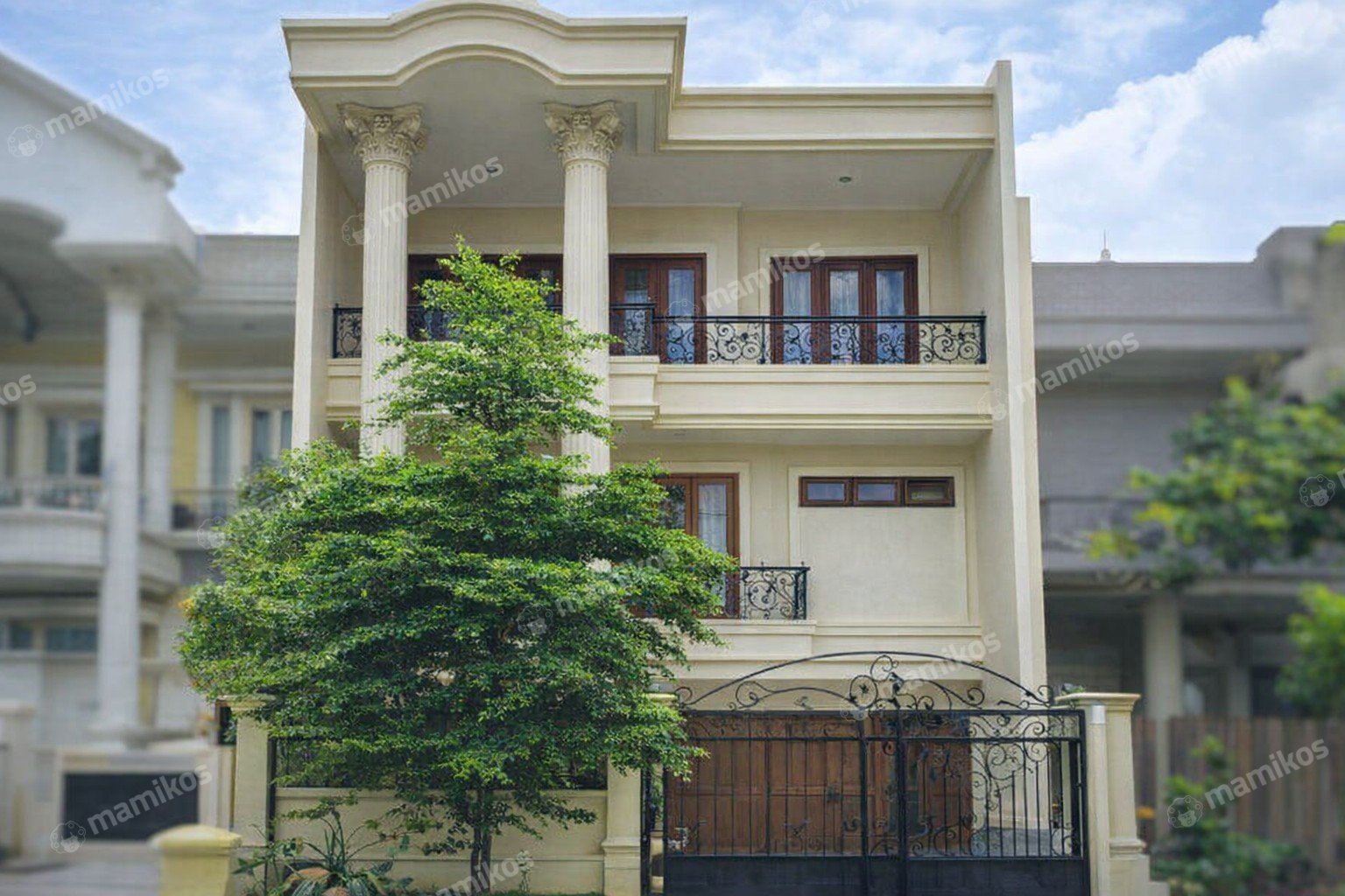 Rumah Sertifikat SHM 5 Kamar Tidur 4 Kamar Mandi Permata Buana Jakarta Barat
