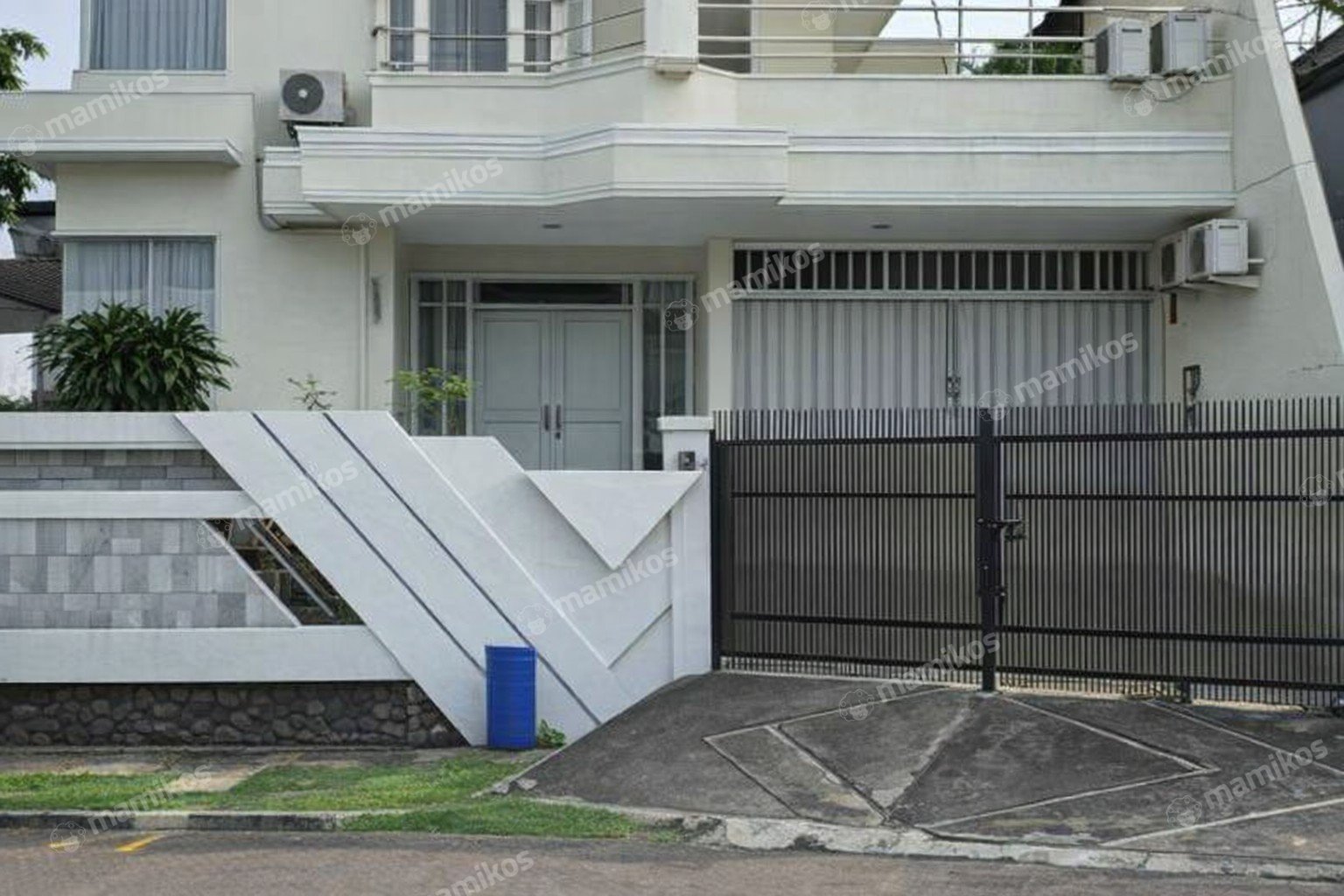 Rumah Sertifikat SHM 6 Kamar Tidur 6 Kamar Mandi Pantai Indah Kapuk Jakarta Utara