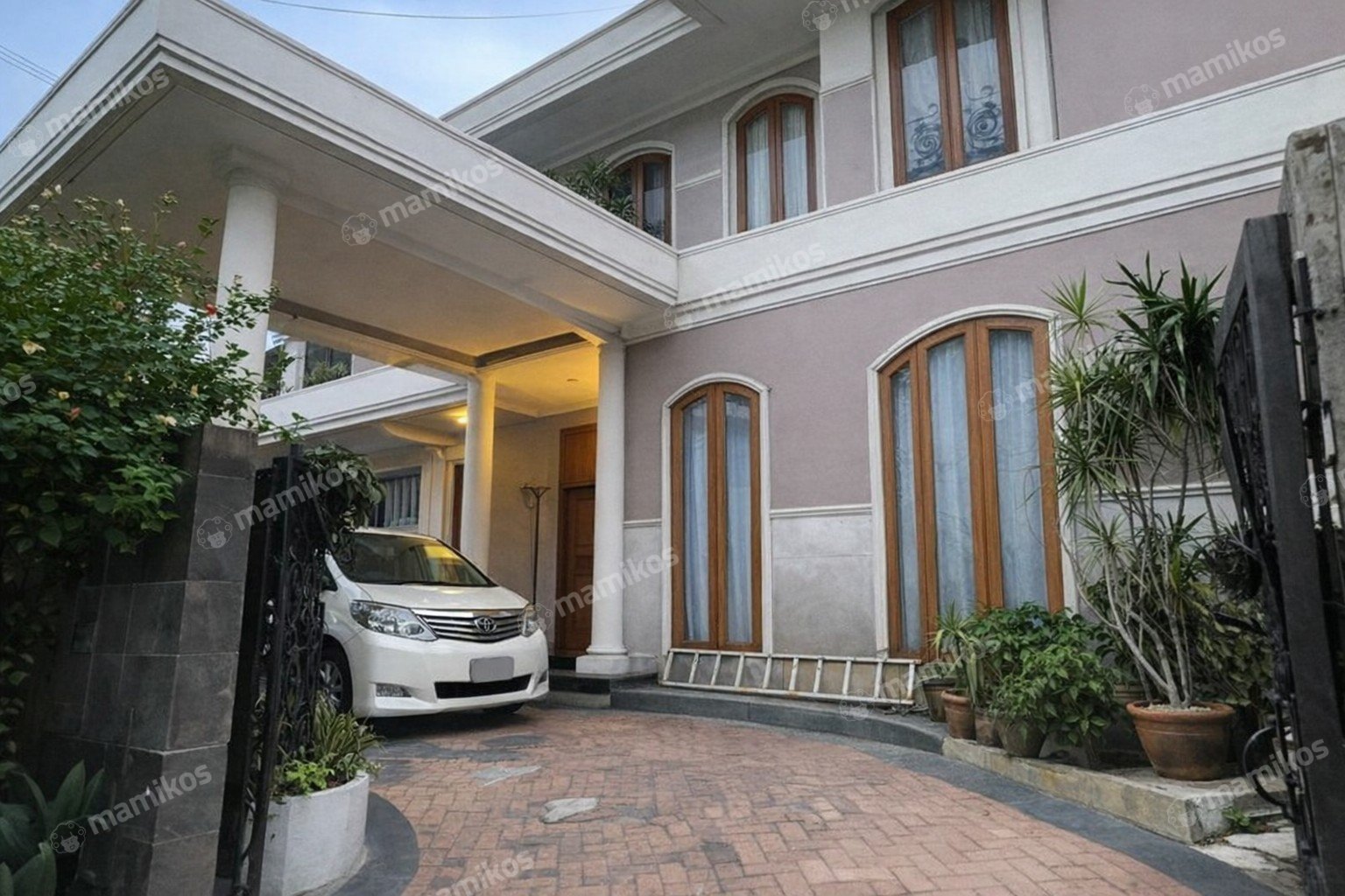 Rumah Sertifikat SHM 4 Kamar Tidur 4 Kamar Mandi Pondok Indah Jakarta Selatan