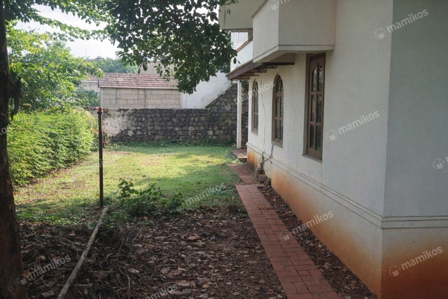 Rumah Sertifikat SHM 4 Kamar Tidur 3 Kamar Mandi Joglo Jakarta Barat - Photo 2