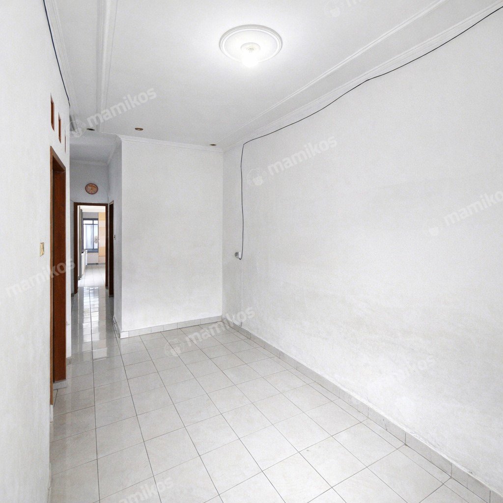 Rumah Sertifikat SHM 7 Kamar Tidur 5 Kamar Mandi Tanjung Duren Jakarta Barat - Photo 2