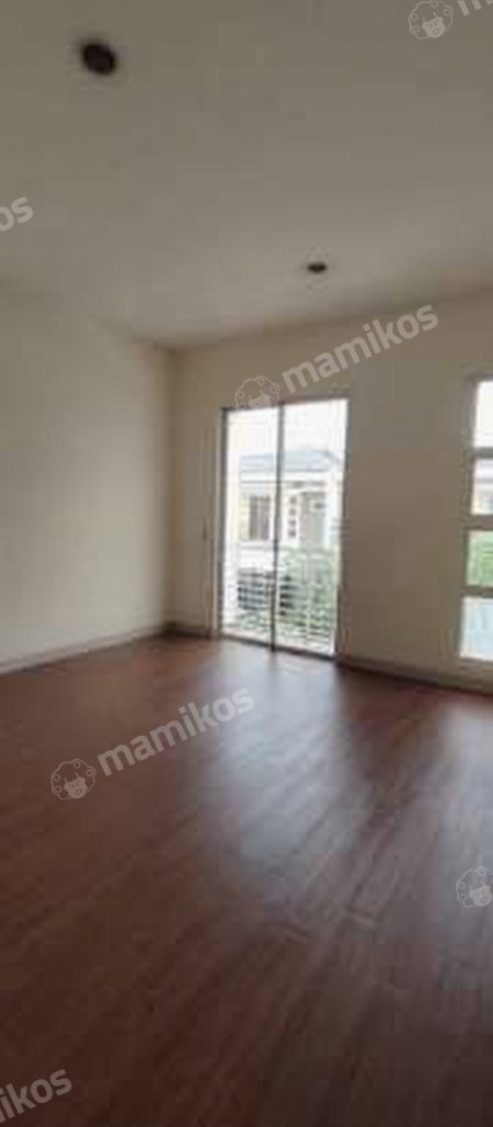Rumah Sertifikat SHM 3 Kamar Tidur 3 Kamar Mandi Green Lake City Jakarta Barat - Photo 3