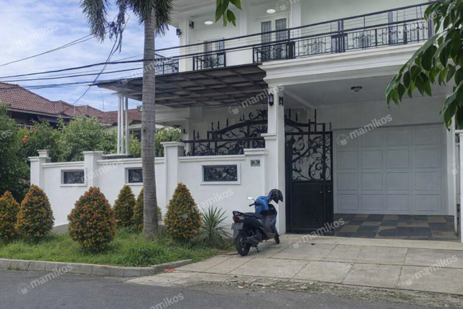 Rumah Sertifikat SHM 4 Kamar Tidur 4 Kamar Mandi Joglo Jakarta Barat