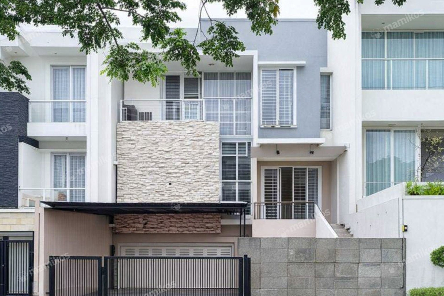 Rumah Sertifikat SHM 4 Kamar Tidur 3 Kamar Mandi Permata Buana Jakarta Barat